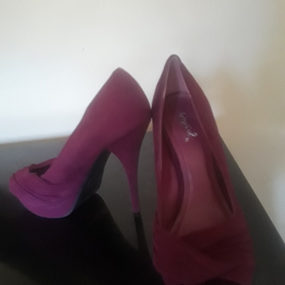 Heels - Picture 2 of 3